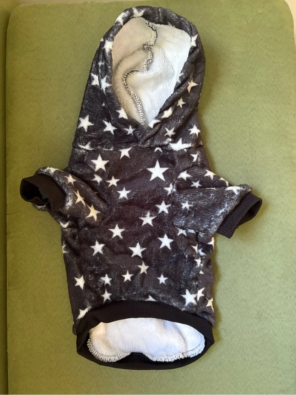 Cozy Star-Print Hooded Pet Sweater - Black and White
